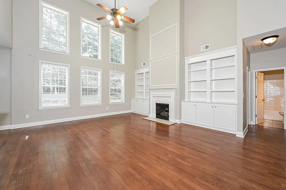 4 bed, 4.0 bath, 3357 sqft, $3,010 — Photo 4