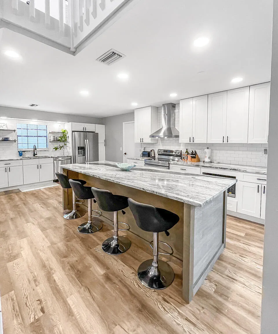 3 bed, 2.5 bath, 1948 sqft, $4,000 — Photo 3
