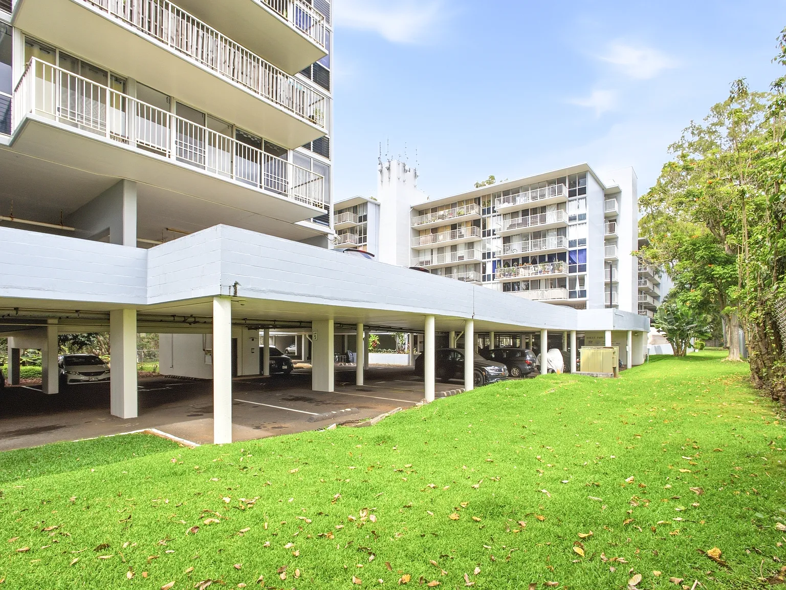 Clark - Wilikina Dr c304 - 1 — Photo 3