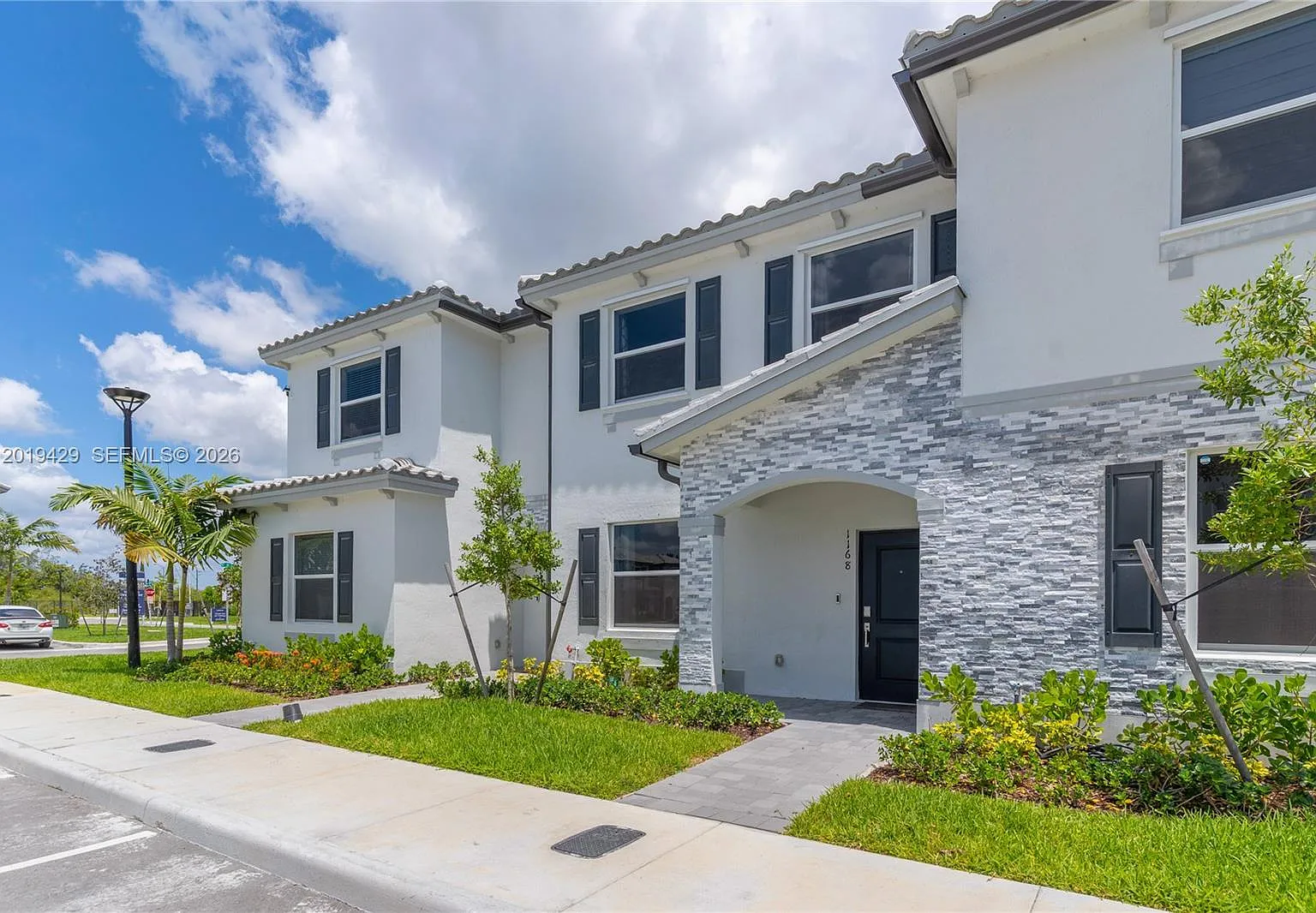 3 bed, 2.5 bath, 1330 sqft, $3,000 — Photo 3