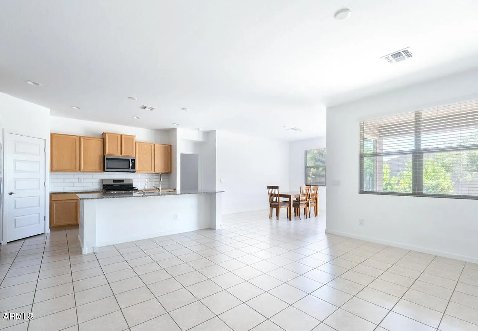 3 bed, 2.0 bath, 1613 sqft, $2,200 — Photo 3