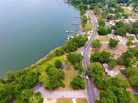 2nd image of 1004 Bayou Blvd