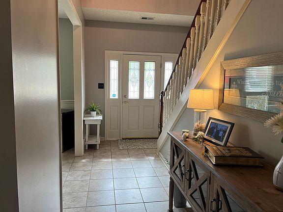 2nd image of 965 Tara Woods Dr