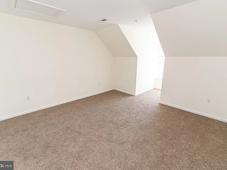 202 Carsons Ct — Photo 33