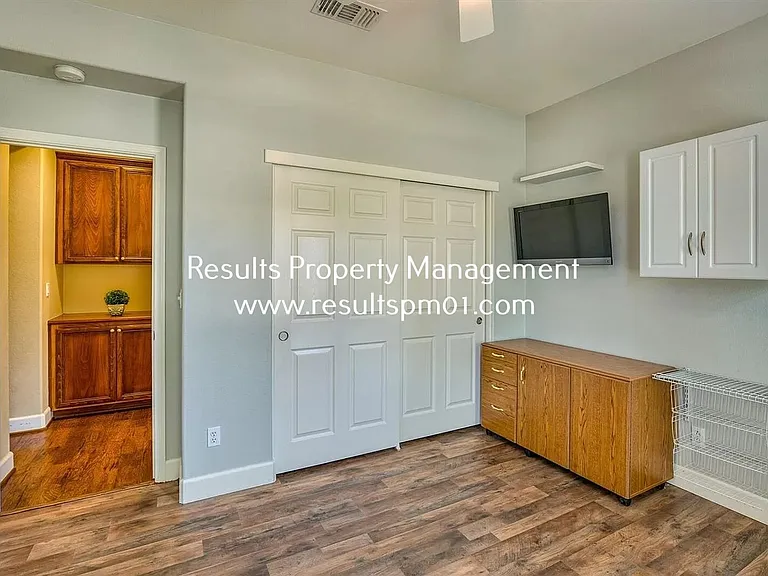 2425 Foxcroft Cir — Photo 10