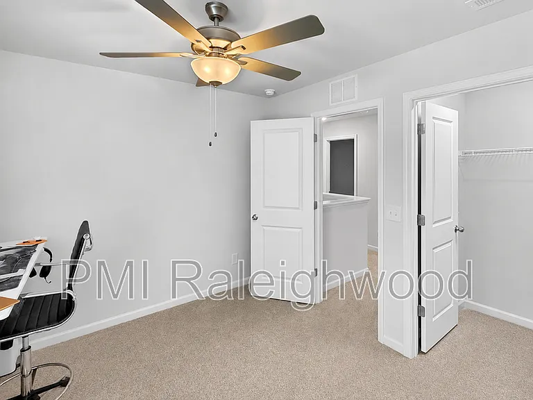 136 Kobus Ct — Photo 18