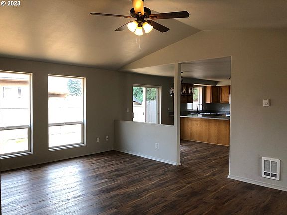 3rd image of 702 Buster Ln SE