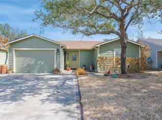 108 Breezy St, Rockport, TX 78382