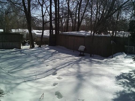 4th image of 132 Carleton Dr N