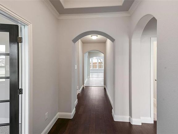 4th image of 604 Creekwood Ln