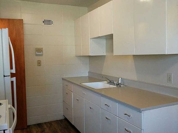 3rd image of 310 Fuller Ave #1