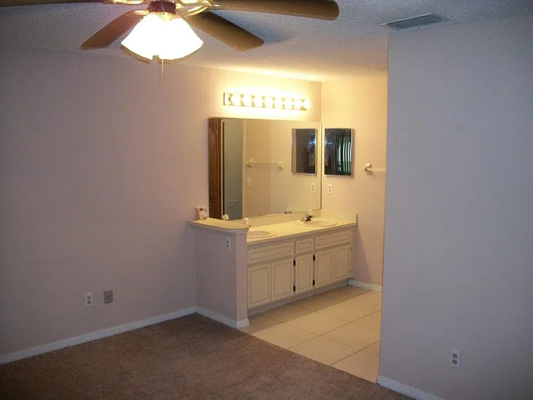 9211 Palm Tree Dr — Photo 10