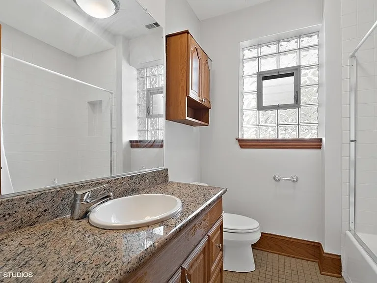 2717 W Argyle St #2 — Photo 19