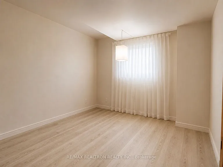 322 Morrish Rd #BASEMENT — Photo 5