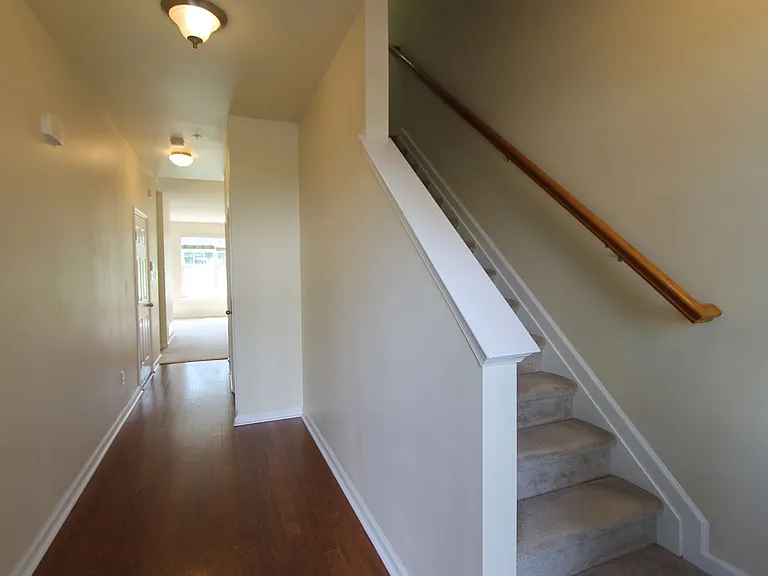 316 Ross Ct — Photo 2