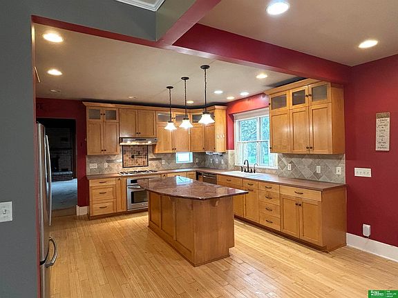 4th image of 211 W Alexander St