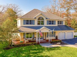 10 Valley Way, Shoreham, NY 11786