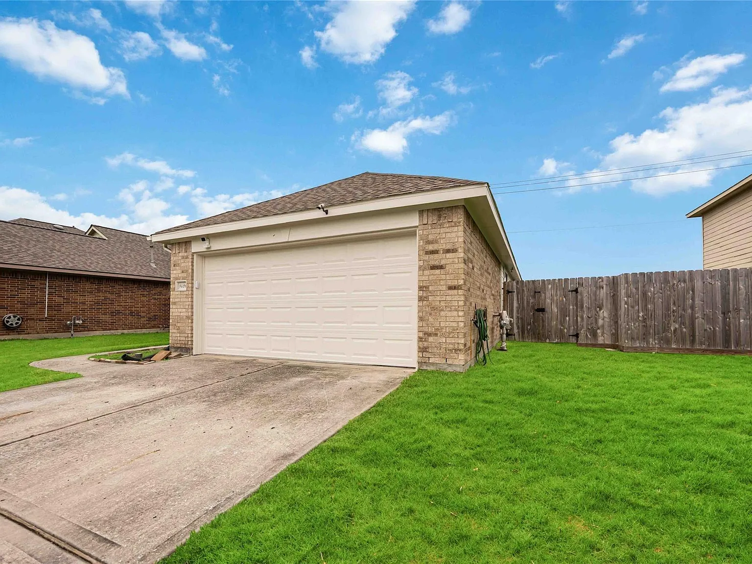 4 bed, 2.0 bath, 1172 sqft, $1,895 — Photo 2