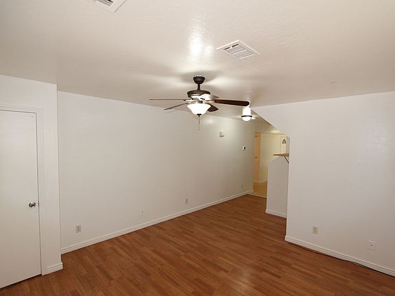 4th image of 1909 E Maple Ave