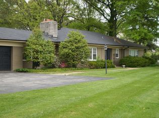 1605 S McKnight Rd, Saint Louis, MO 63124