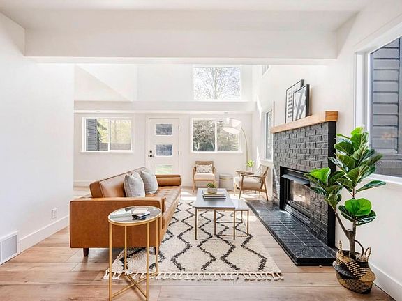5th image of 2317 Calumet Cir