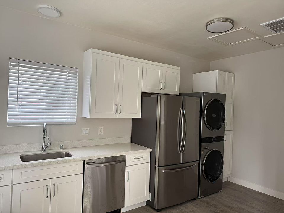 1st image of 2956 Driftwood Dr #2