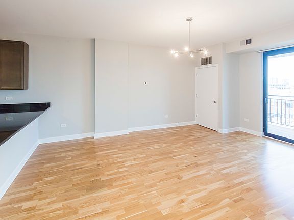 5th image of 451 W Huron St Unit 903