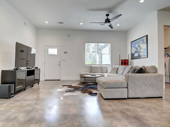 156 Waikakaaua Dr, Bastrop, TX 78602