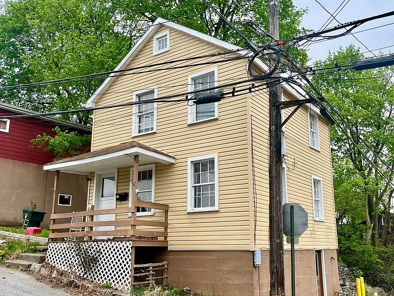 105 N Ridge St — Photo 2