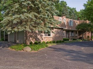 6130 Carroll Lake Rd UNIT 3, Commerce Township, MI 48382