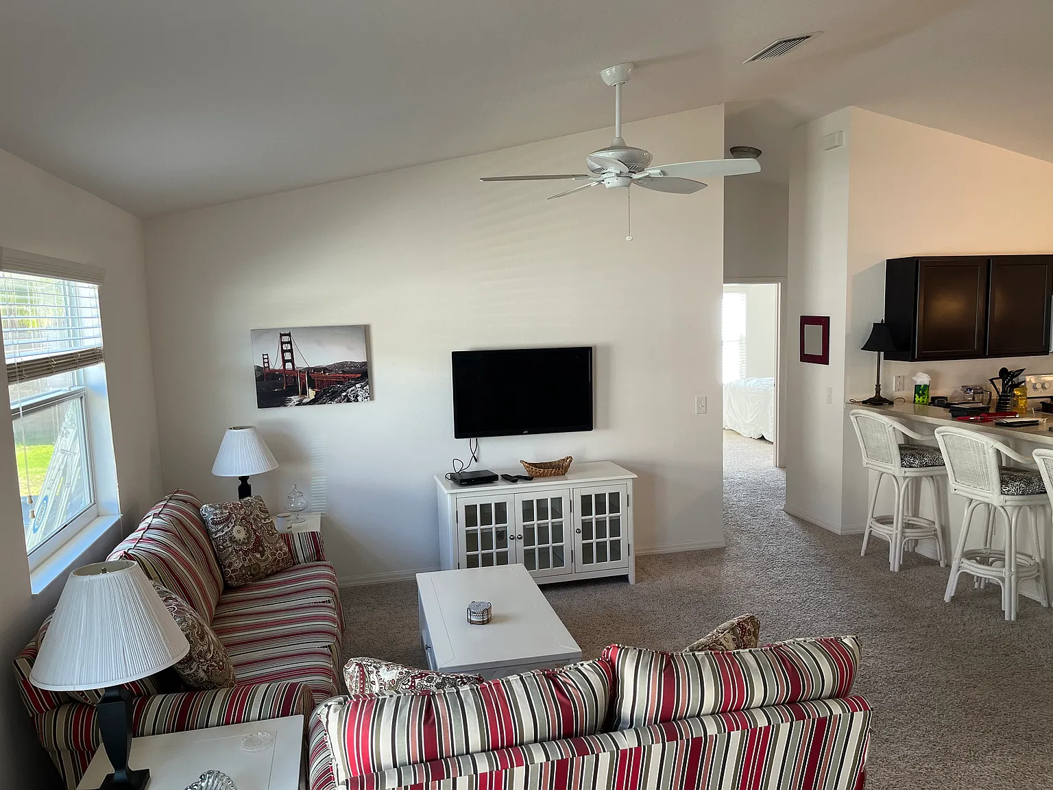3059 Nutwood Ave — Photo 2