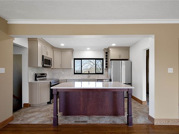 5th image of 330 Center Grange Rd