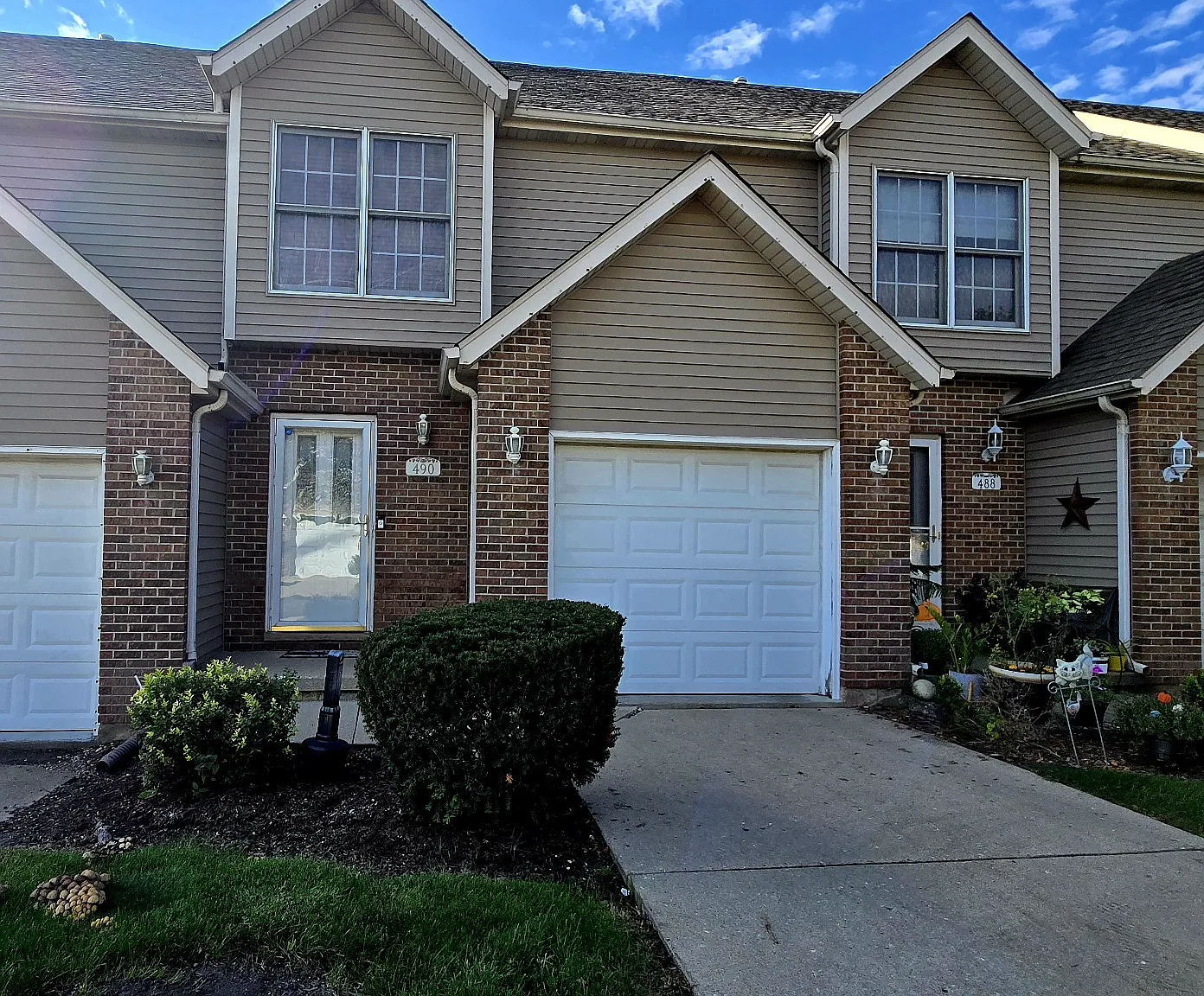 3 bed, 2.5 bath, 1800 sqft, $2,100 — Photo 1