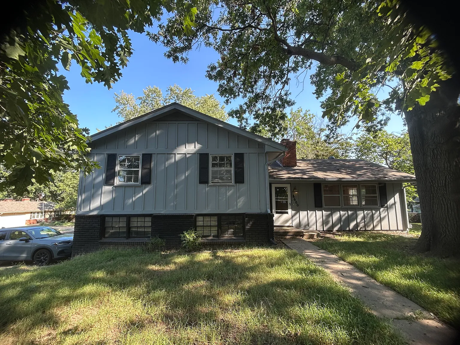 3 bed, 2.5 bath, 1800 sqft, $1,995 — Photo 3