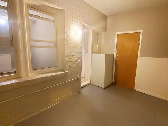 Den area can easily be converted into a second Bedroom, Home Office, Gym, or Studio. Den has outdoor access to the back of the property (small backyard, trash pick up area, Street connecting ally) Back Door Entrance has a Safety Gate.