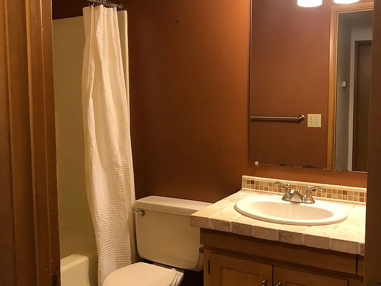 2250 Dorchester Dr S — Photo 14