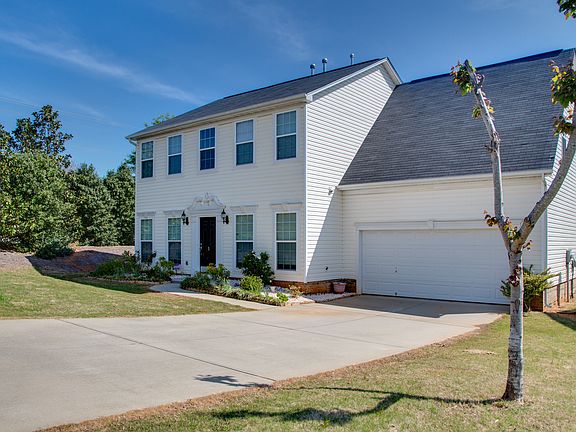 3rd image of 1 Wynterhall Dr