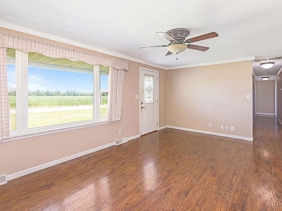 3rd image of 1593 Stephens Rd