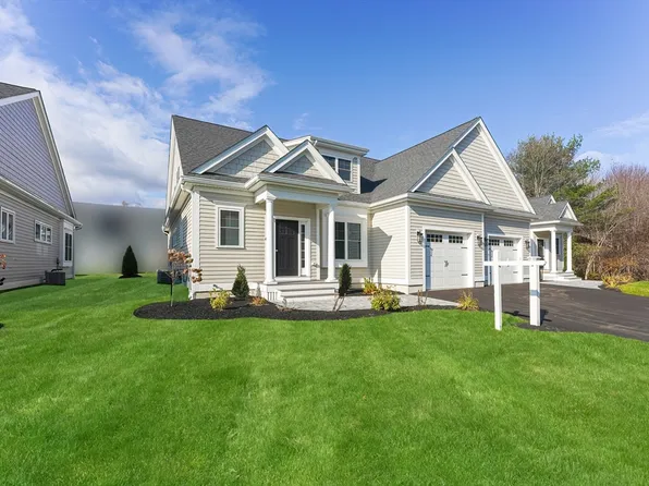 16 Damon Rd #17, Medfield, MA 02052