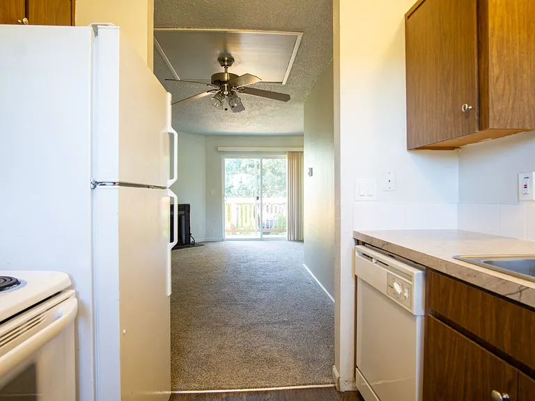 12155 SW Spur Ct #D — Photo 8