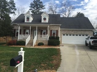 2000 Lancey Dr, Thomasville, NC 27360