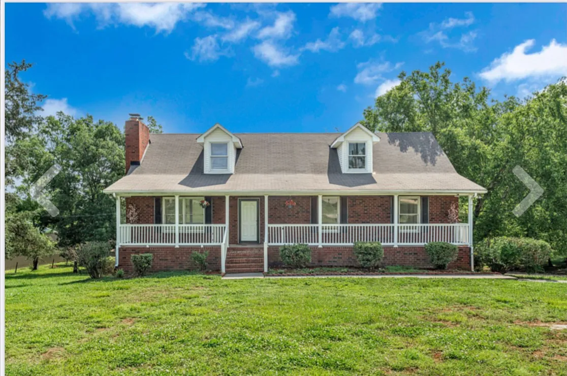 4 bed, 2.5 bath, 2350 sqft, $3,500 — Photo 1