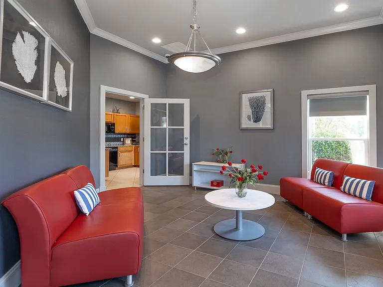Riviera South Apartments — Photo 12