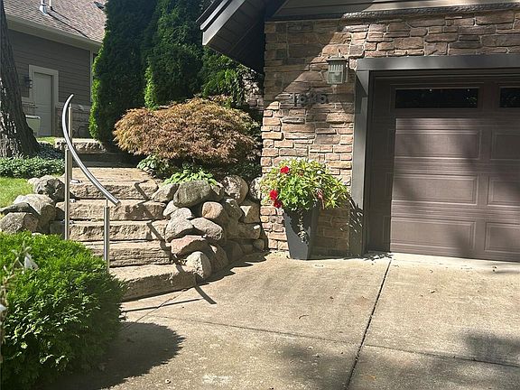 3rd image of 1625 Ridge Rd