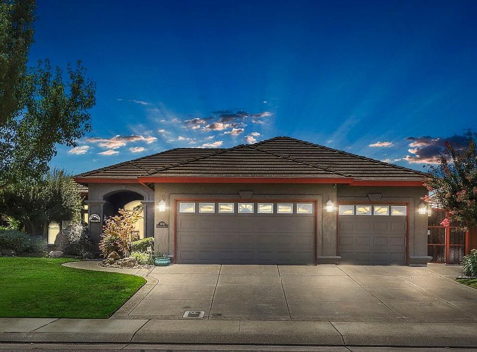 1st image of 2658 Paradise Dr