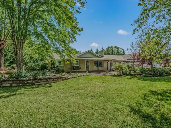1388 Pipers Gap Rd, Mount Airy, NC 27030