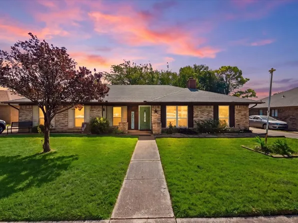 814 Rock Creek Dr, Euless, TX 76039