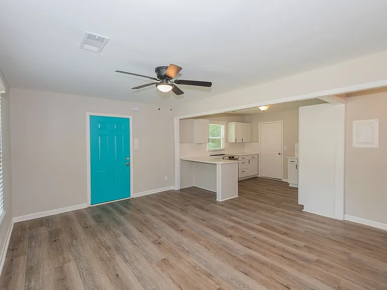525 Baker Cir NW — Photo 3
