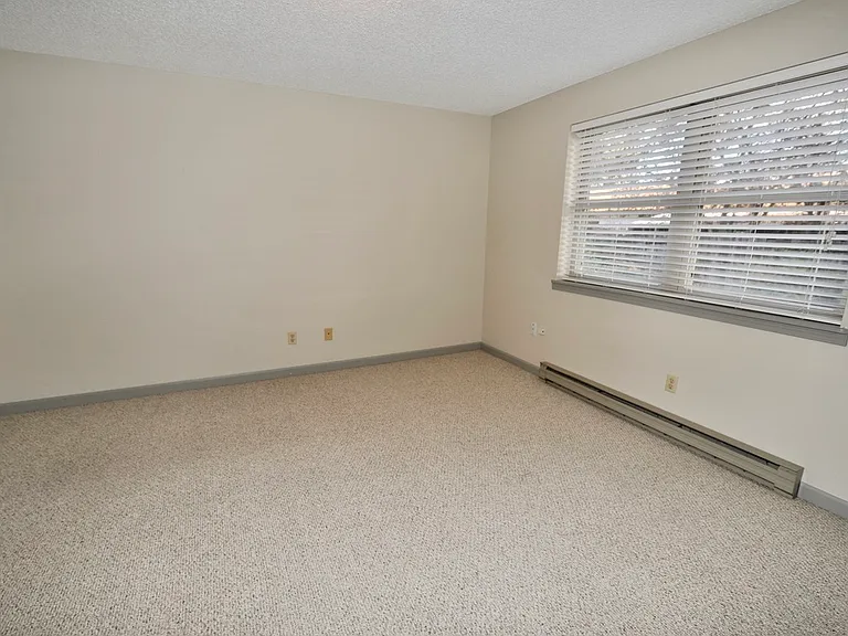 9972 N Hillview Dr — Photo 37