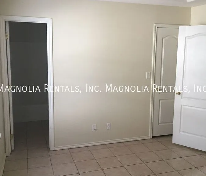 2514 Salvatierra Ave #2 — Photo 8